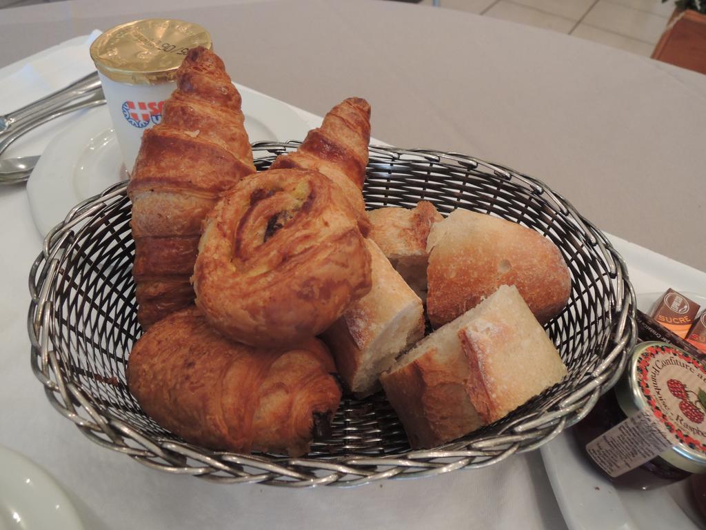 Hotel 4C Cluses Zewnętrze zdjęcie